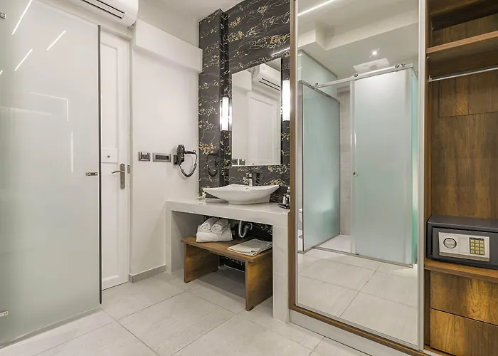 Litore Luxury Living Hotell 3*